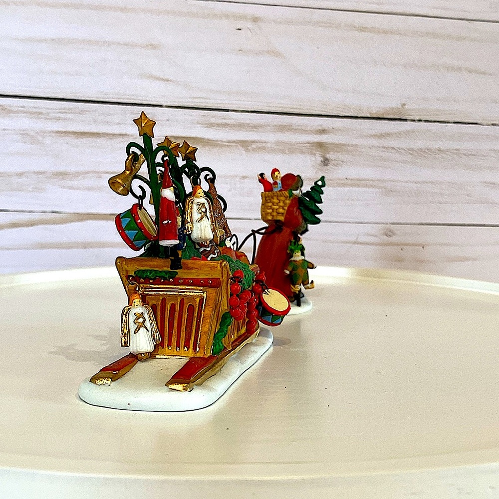 DEPARTMENT 56 - Father Christmas’s Journey - Heritage Village - Dickens Village - Picture 7 of 11